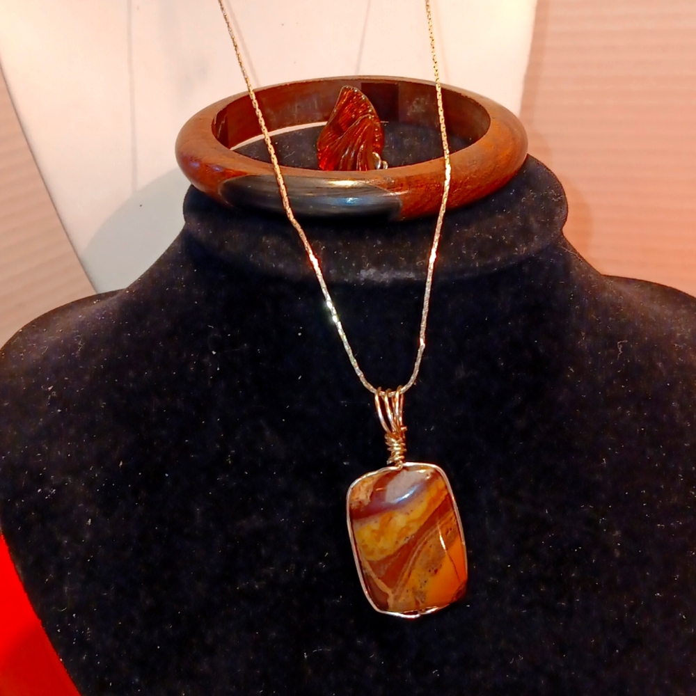 Beautiful necklace set